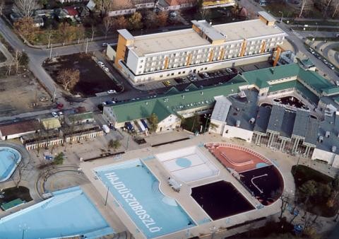Gyógyfürdő Hajdúszoboszló - forrás Wikipédia szerző Civertan  - Gyógyfürdő Hajdúszoboszló